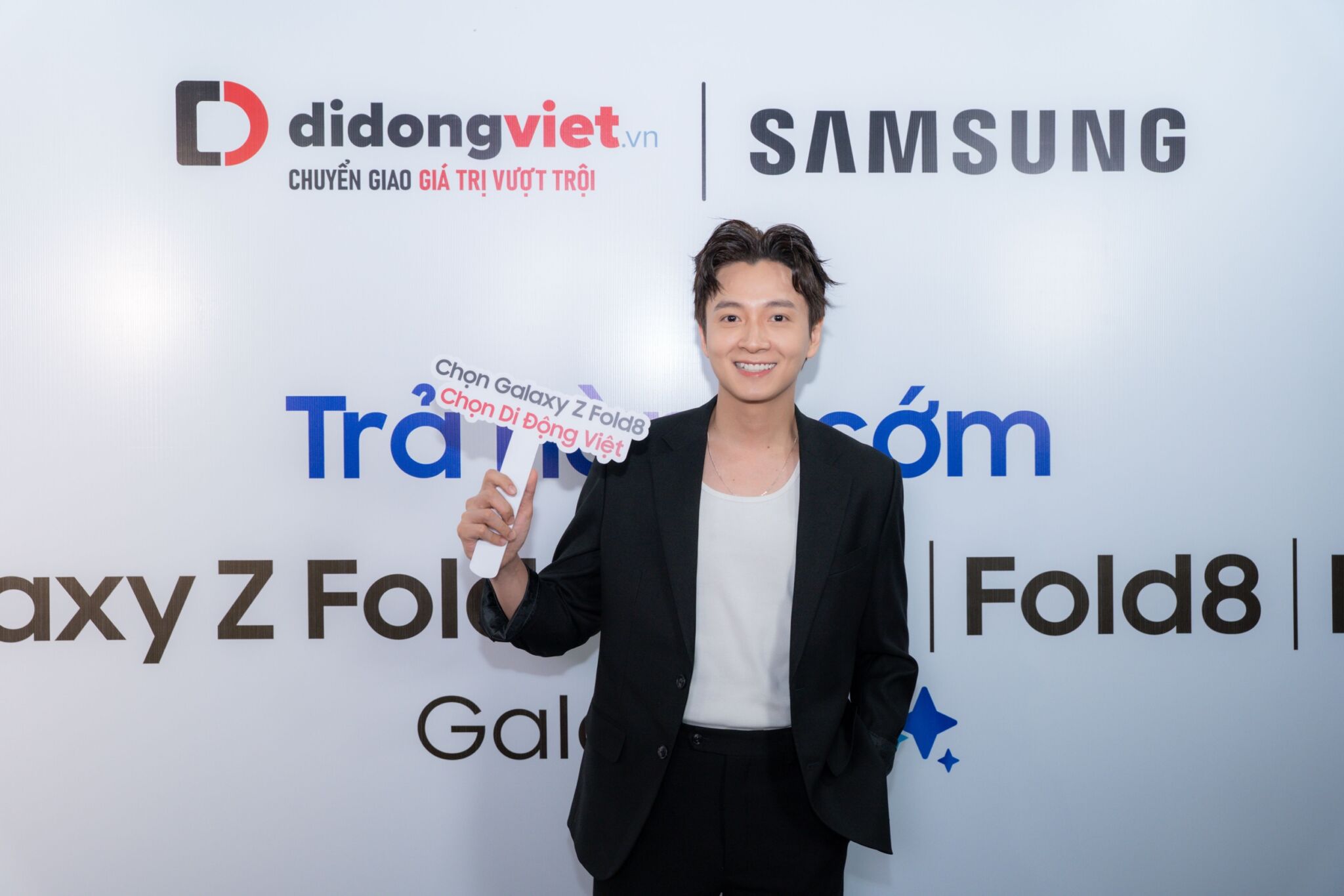 Di Động Việt mang “fashion - tech show” đến đêm Countdown mở bán Galaxy gập mới Di Động Việt mang “fashion - tech show” đến đêm Countdown mở bán Galaxy gập mới