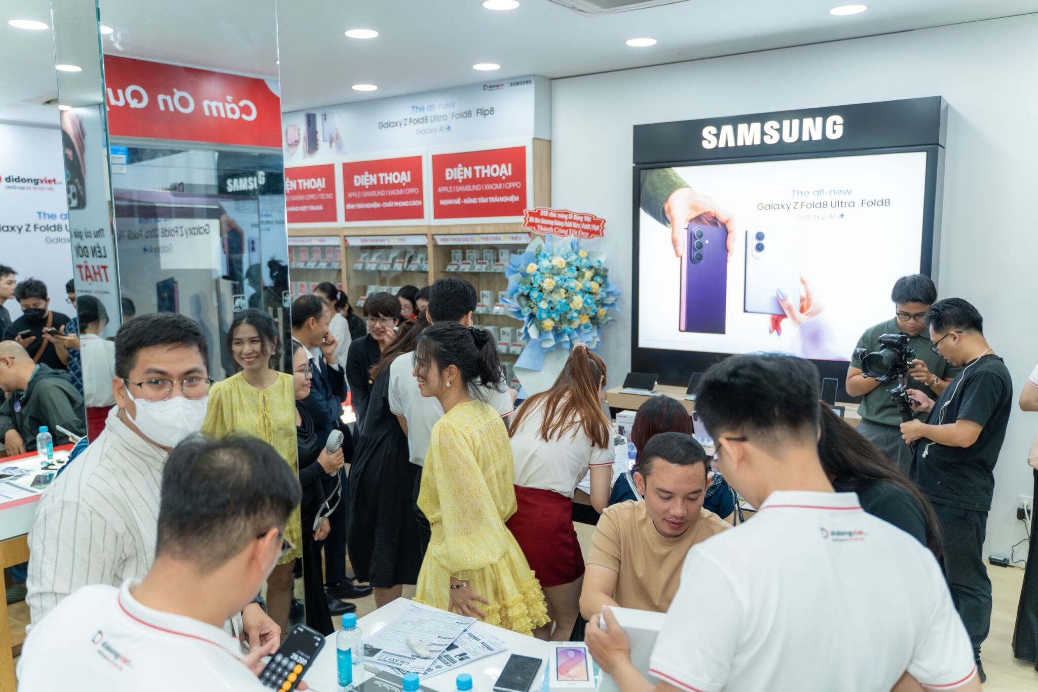 Di Động Việt mang “fashion - tech show” đến đêm Countdown mở bán Galaxy gập mới Di Động Việt mang “fashion - tech show” đến đêm Countdown mở bán Galaxy gập mới