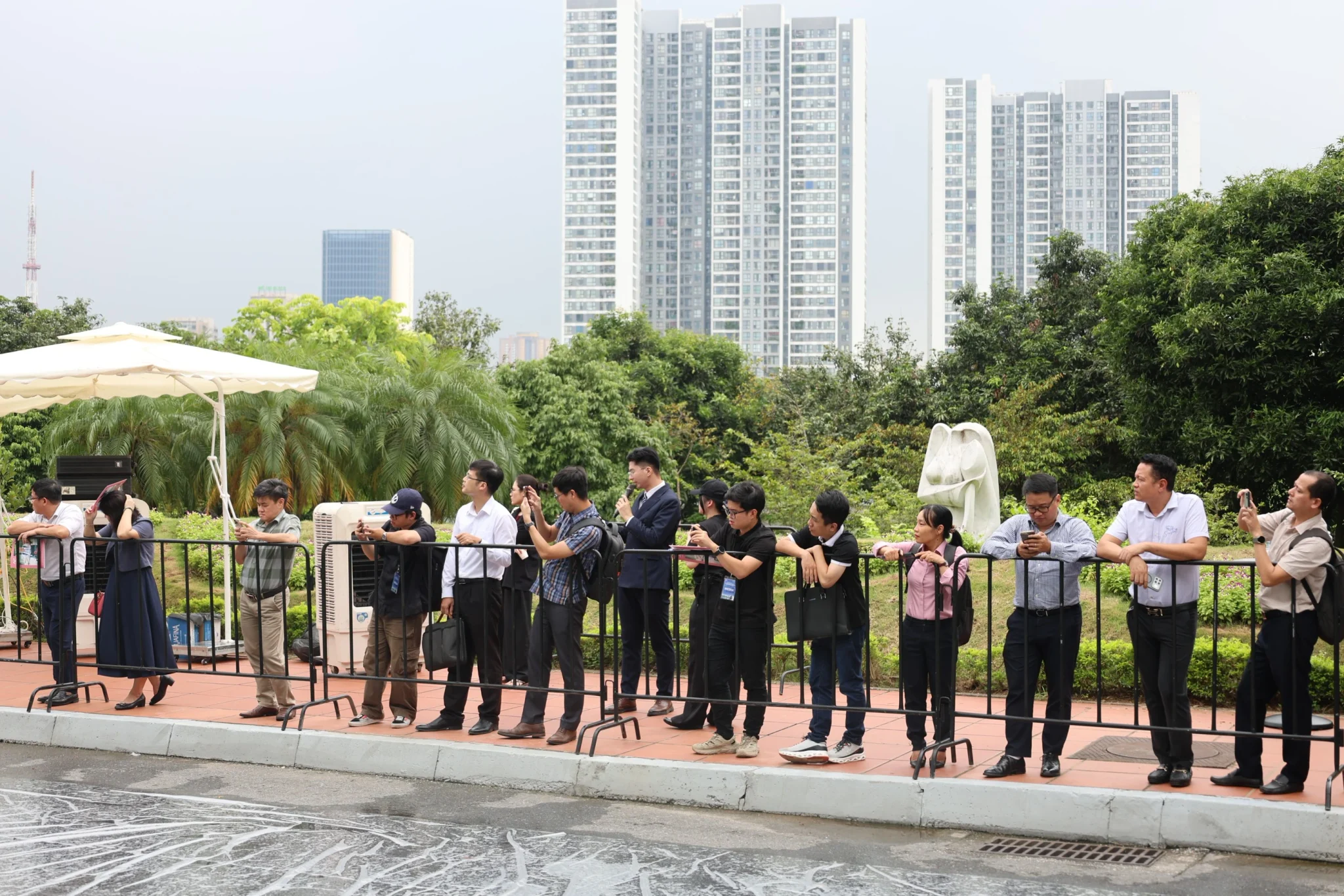 Điều gì xảy ra trong một phần giây khi người đi xe mô tô phanh gấp? Điều gì xảy ra trong một phần giây khi người đi xe mô tô phanh gấp?