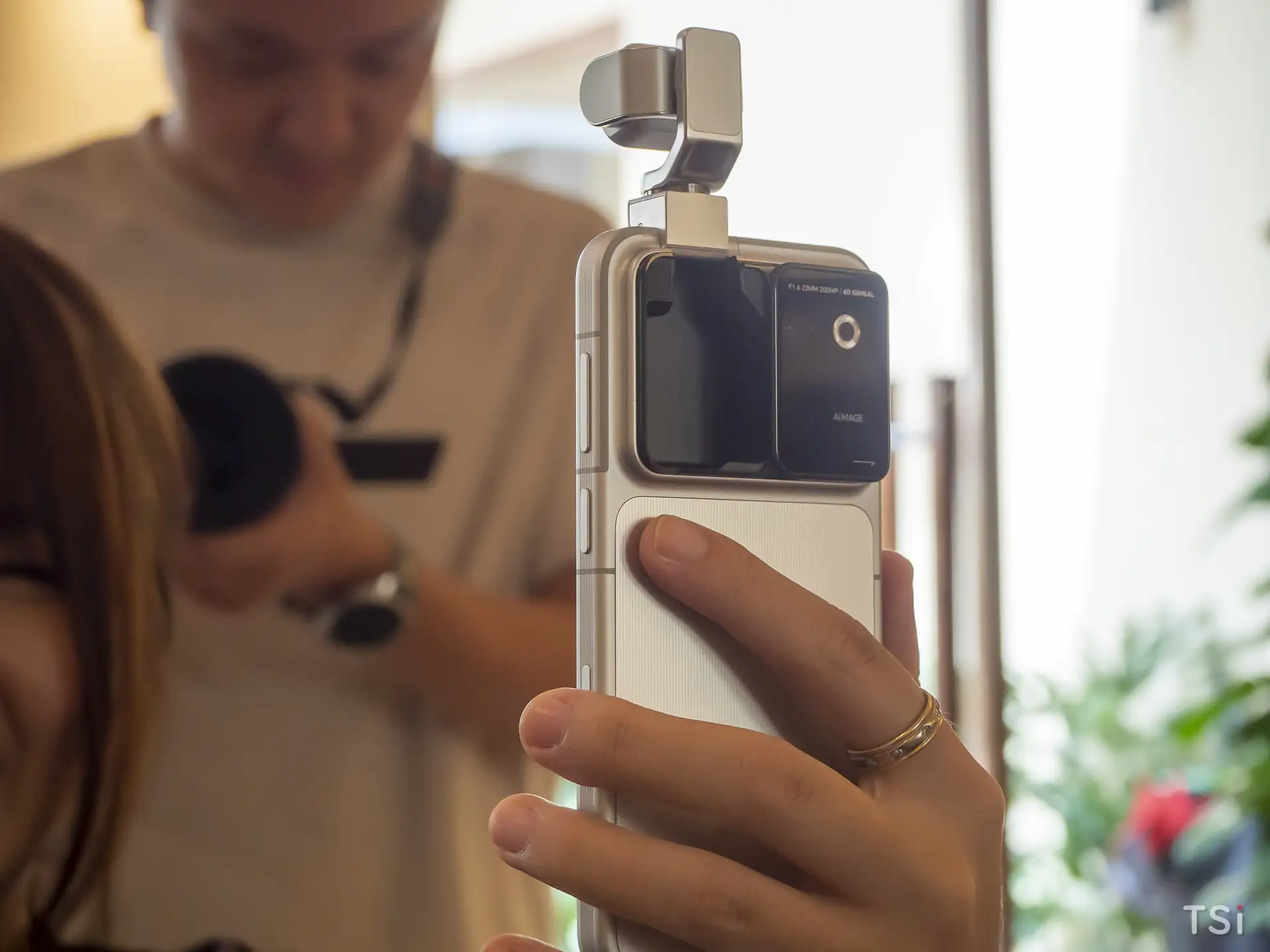 Hình ảnh HONOR Robot Phone tại Việt Nam Hình ảnh HONOR Robot Phone tại Việt Nam