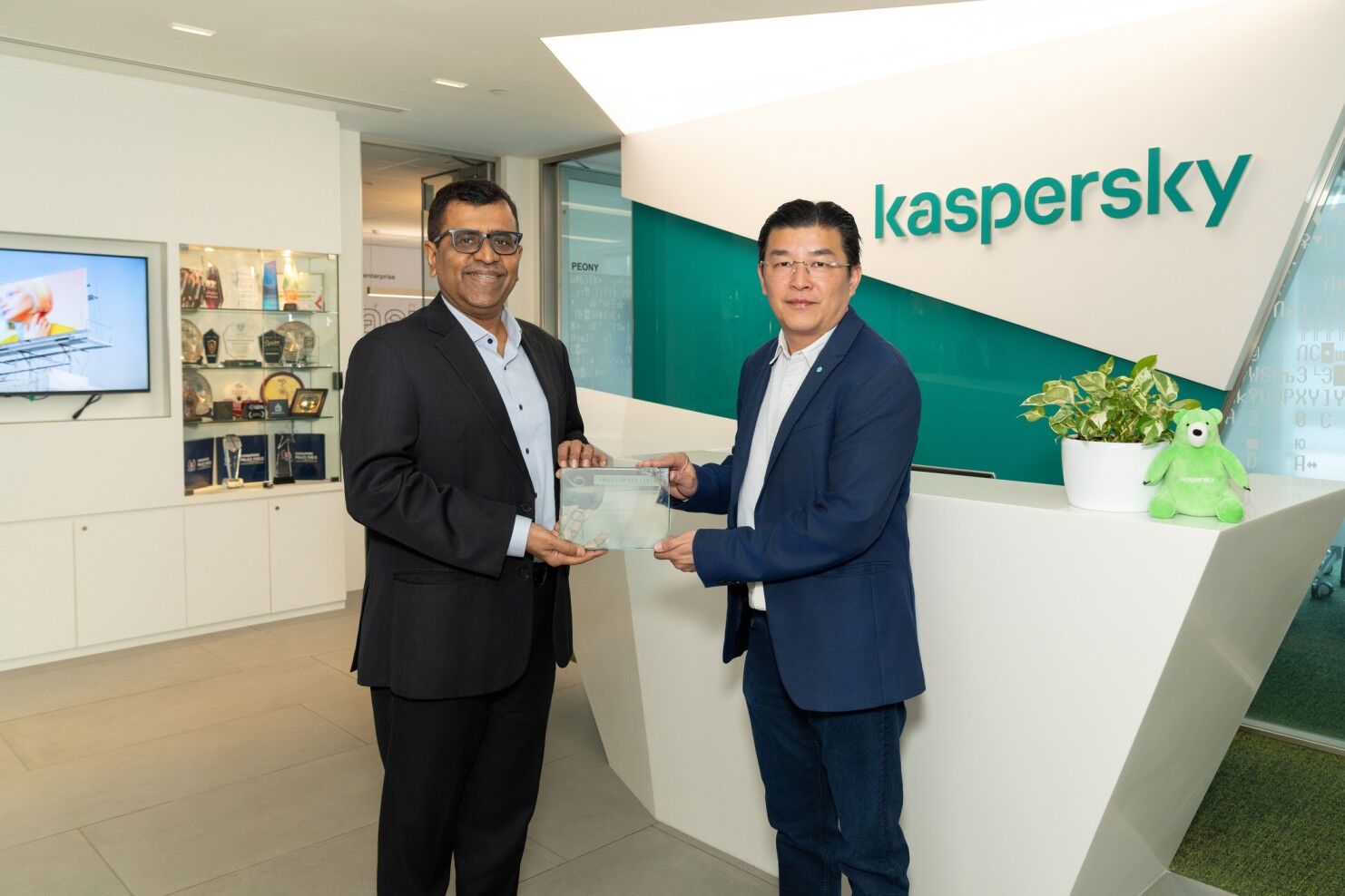 Kaspersky nhận giải thưởng Frost & Sullivan về năng lực dẫn đầu trong lĩnh vực bảo mật công nghệ vận hành khu vực Châu Á - Thái Bình Dương Kaspersky nhận giải thưởng Frost & Sullivan về năng lực dẫn đầu trong lĩnh vực bảo mật công nghệ vận hành khu vực Châu Á - Thái Bình Dương