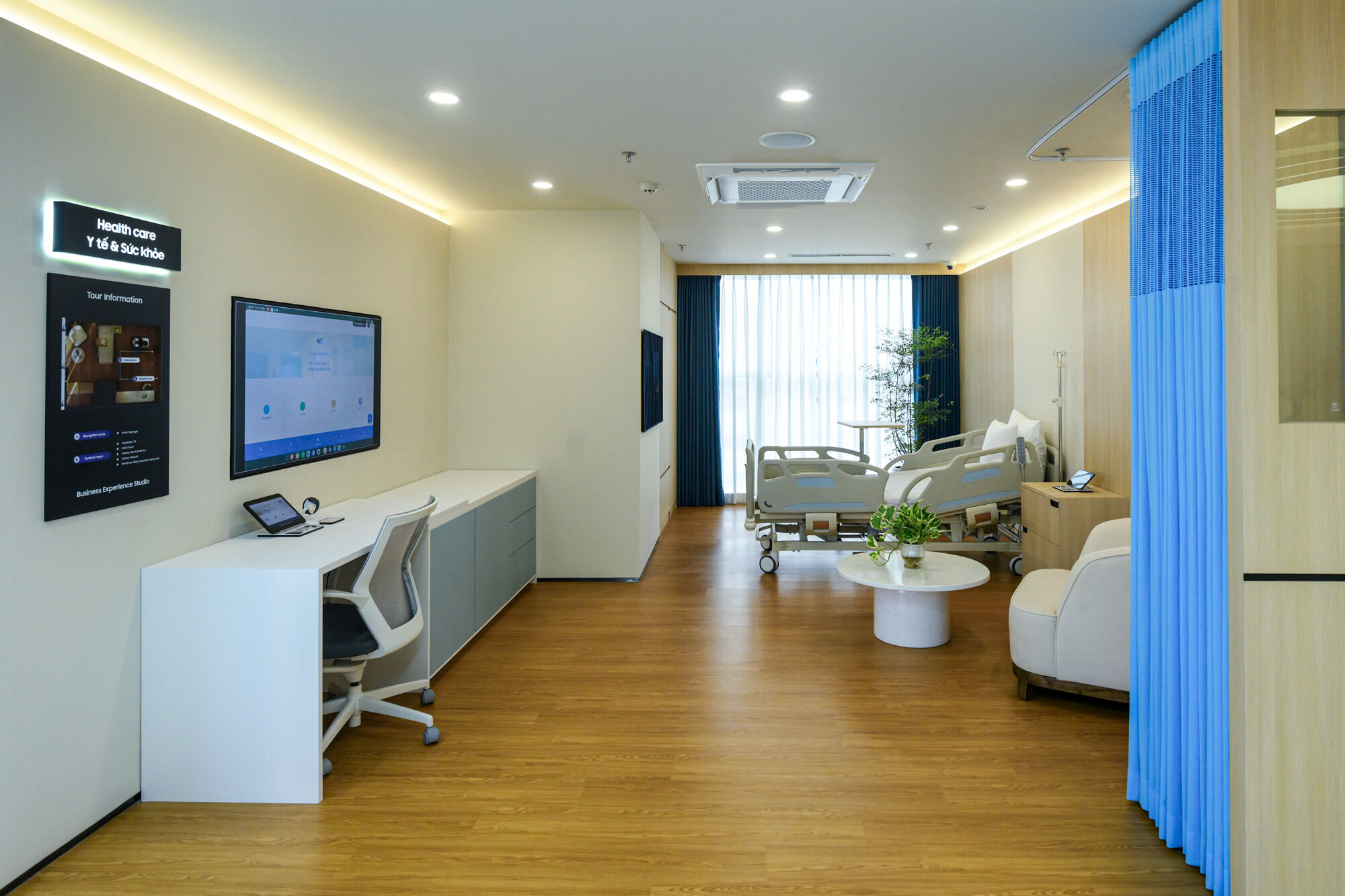 Samsung Electronics khai trương Business Experience Studio tại Việt Nam Samsung Electronics khai trương Business Experience Studio tại Việt Nam, mở rộng hệ sinh thái giải pháp công nghệ toàn diện cho doanh nghiệp
