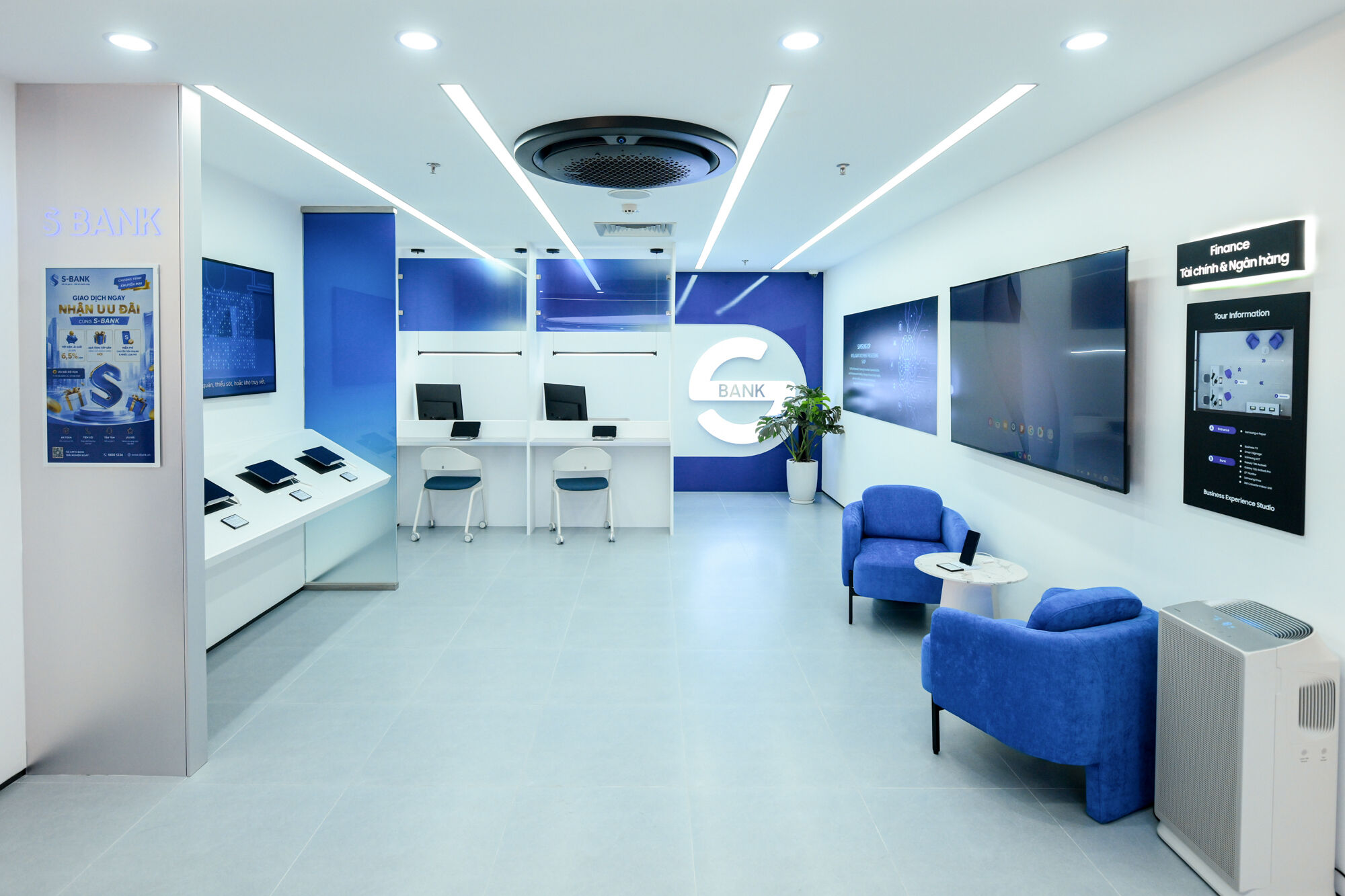 Samsung Electronics khai trương Business Experience Studio tại Việt Nam Samsung Electronics khai trương Business Experience Studio tại Việt Nam, mở rộng hệ sinh thái giải pháp công nghệ toàn diện cho doanh nghiệp