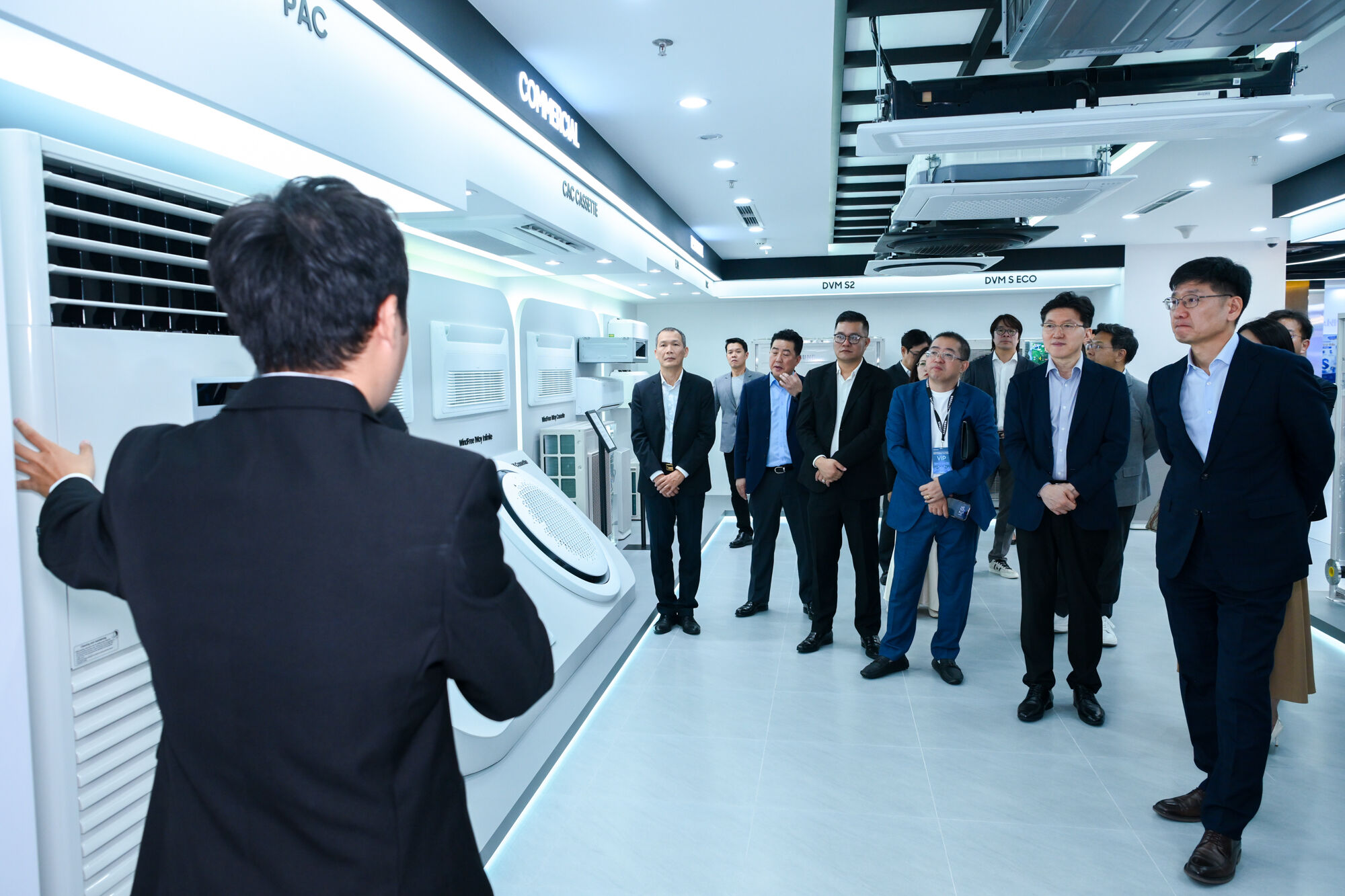 Samsung Electronics khai trương Business Experience Studio tại Việt Nam Samsung Electronics khai trương Business Experience Studio tại Việt Nam, mở rộng hệ sinh thái giải pháp công nghệ toàn diện cho doanh nghiệp