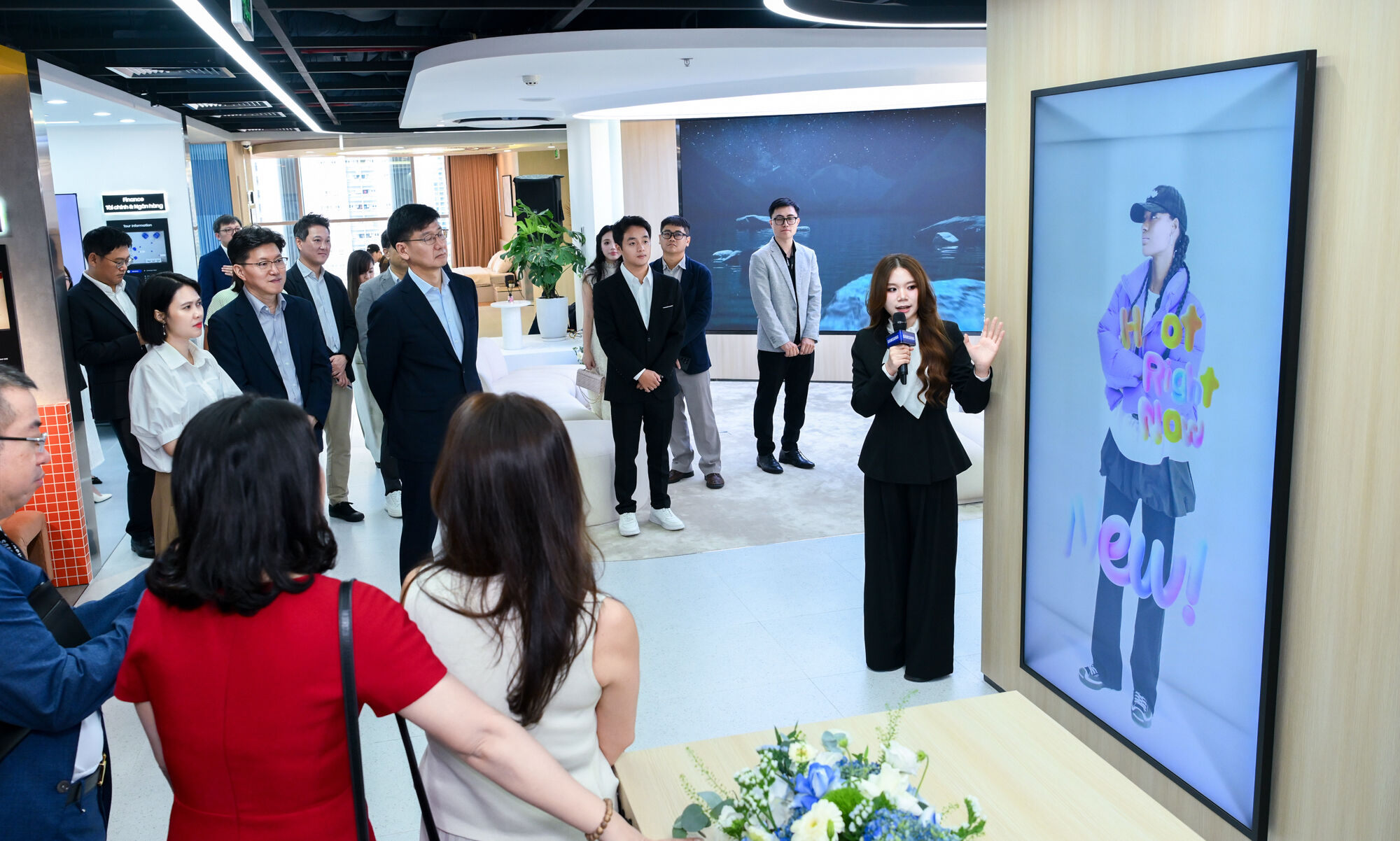 Samsung Electronics khai trương Business Experience Studio tại Việt Nam Samsung Electronics khai trương Business Experience Studio tại Việt Nam, mở rộng hệ sinh thái giải pháp công nghệ toàn diện cho doanh nghiệp