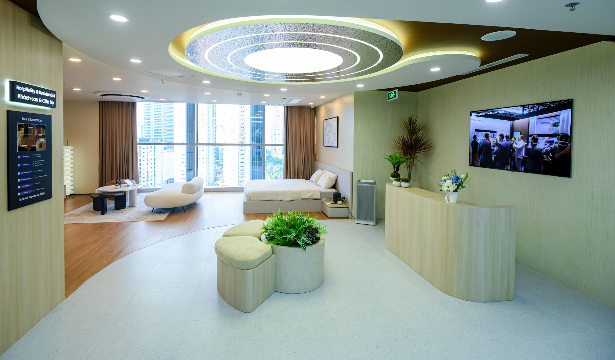 Samsung Electronics khai trương Business Experience Studio tại Việt Nam Samsung Electronics khai trương Business Experience Studio tại Việt Nam, mở rộng hệ sinh thái giải pháp công nghệ toàn diện cho doanh nghiệp