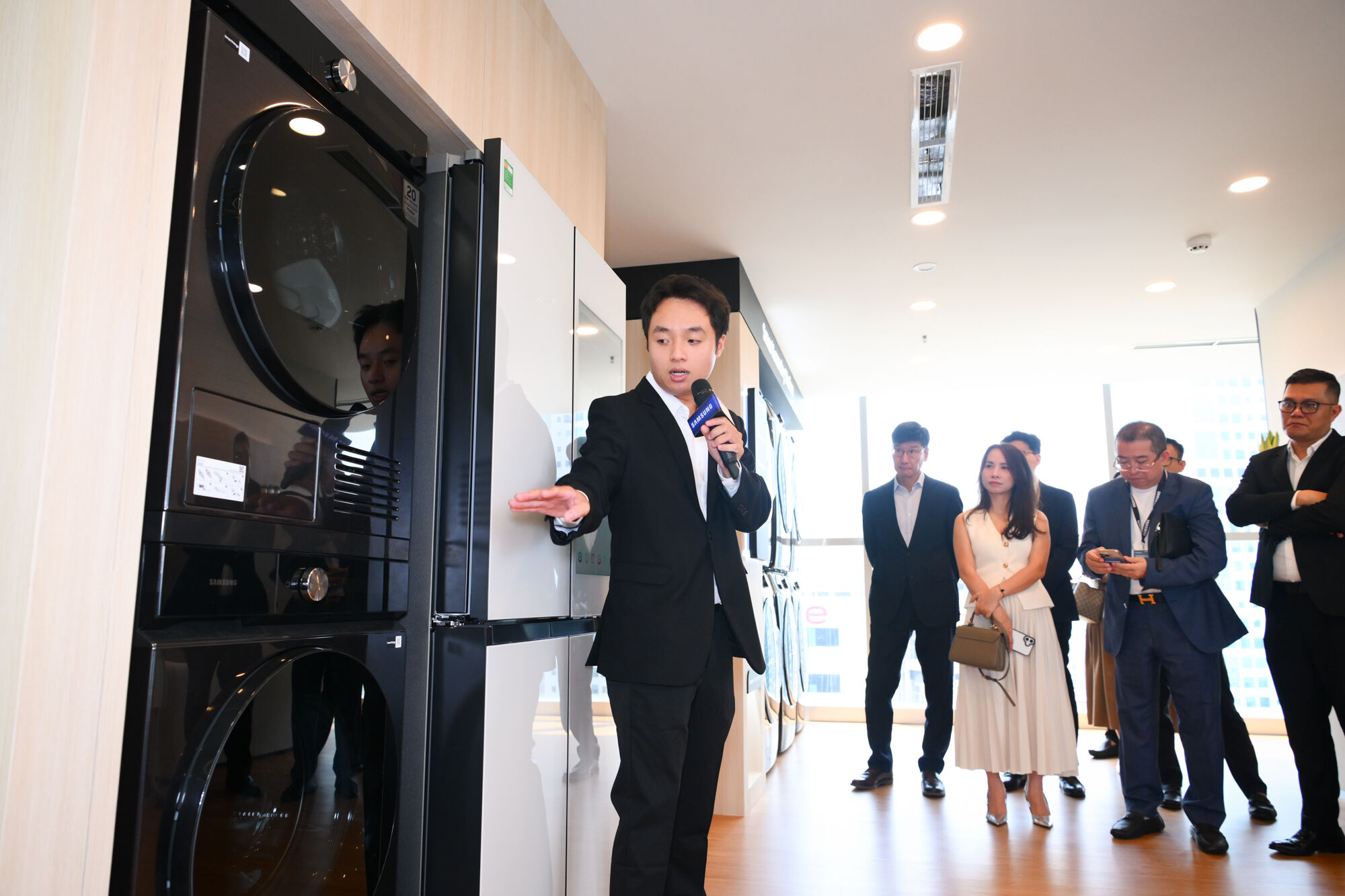 Samsung Electronics khai trương Business Experience Studio tại Việt Nam Samsung Electronics khai trương Business Experience Studio tại Việt Nam, mở rộng hệ sinh thái giải pháp công nghệ toàn diện cho doanh nghiệp