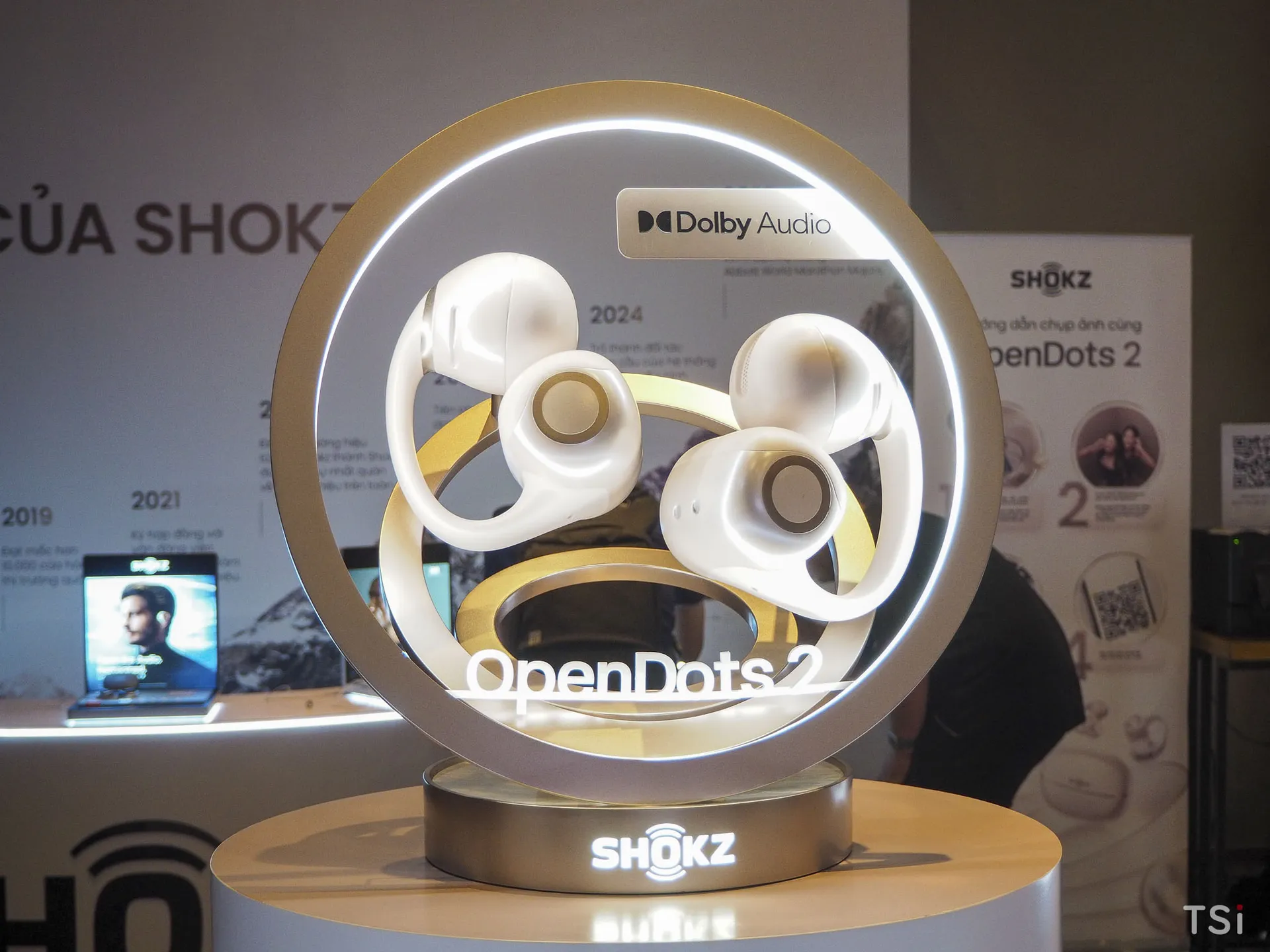 Shokz OpenDots 2: tai nghe kẹp tai cao cấp giá 6 triệu đồng Shokz OpenDots 2: tai nghe kẹp tai cao cấp giá 6 triệu đồng